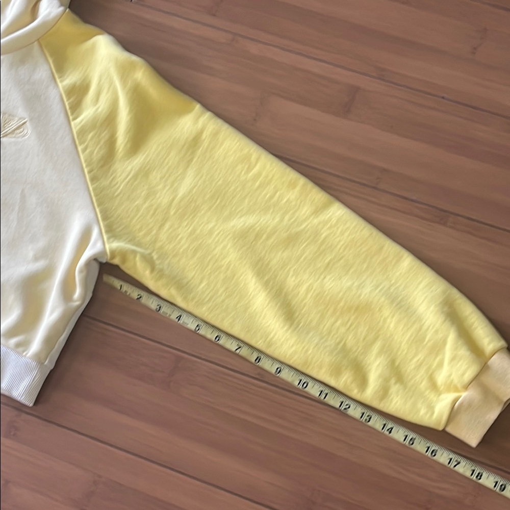 GUESS Butter Yellow cropped pullover with hood and matching shorts cotton set - Picture 12 of 14